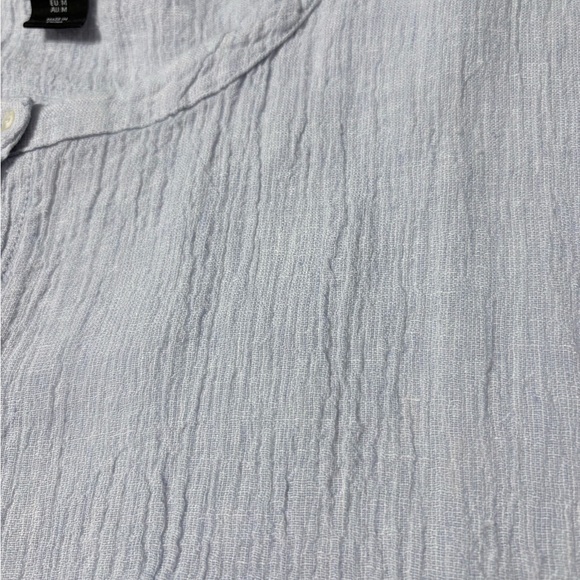 Tahari Soft Blue Crinkle Linen Oversized Cap Sleeve Button Down Top. Round Neck - Picture 11 of 11